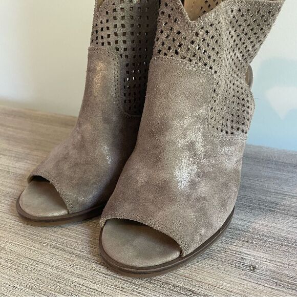 Lucky Brand Brindle Lizara Perforated Block Heel Leather Bootie - Picture 5 of 7